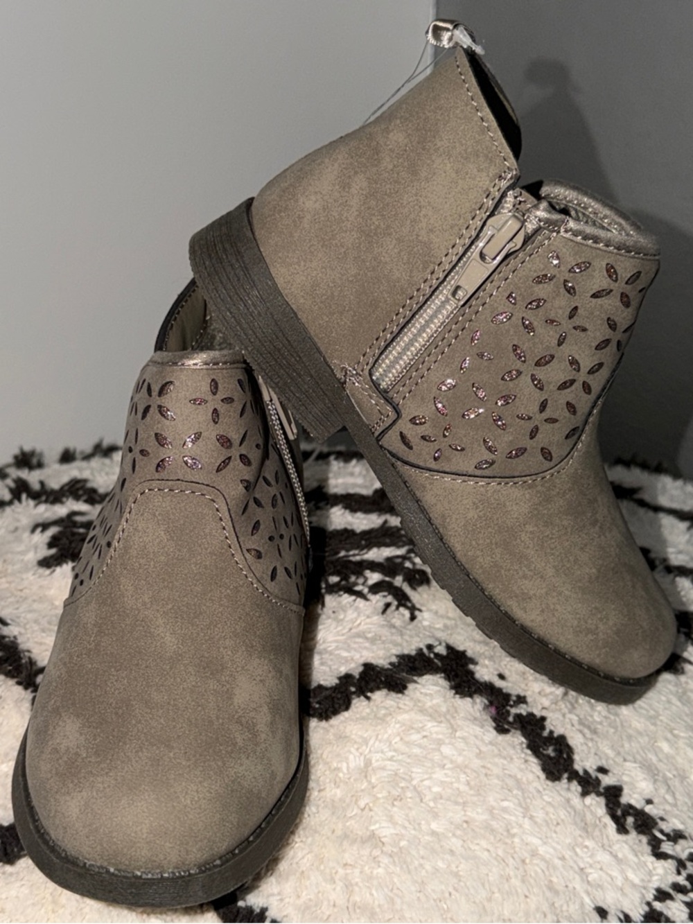 OshKosh B’gosh Estell Taupe Toddler Ankle Booties Size 11 Shoes Glitter Neutral